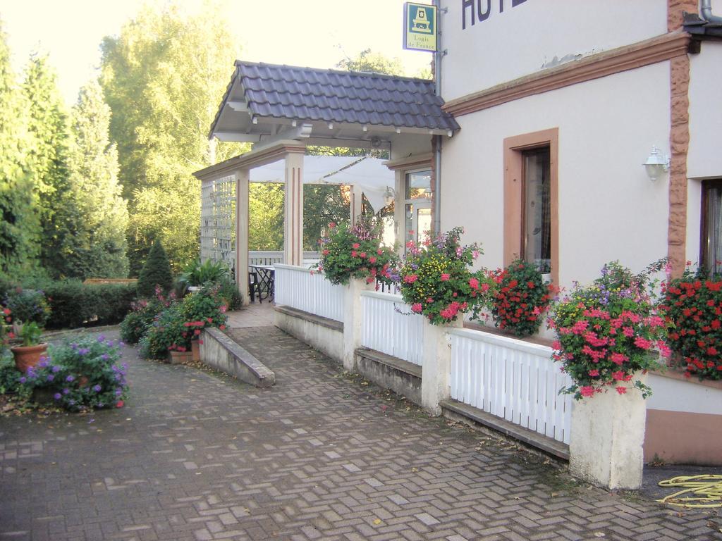 Auberge Des Mesanges Hotel Meisenthal Exterior photo