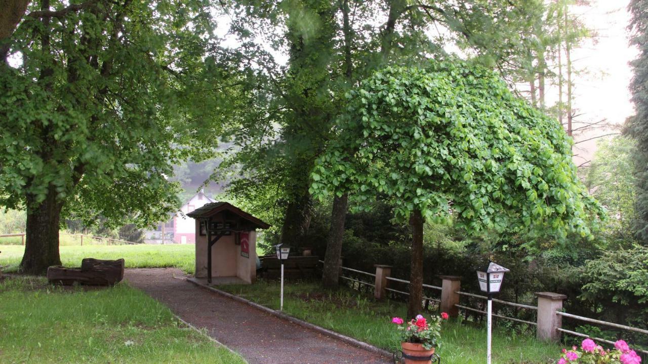 Auberge Des Mesanges Hotel Meisenthal Exterior photo